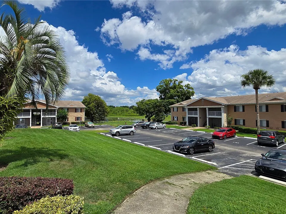 145 N Pearl Lake Cswy #204