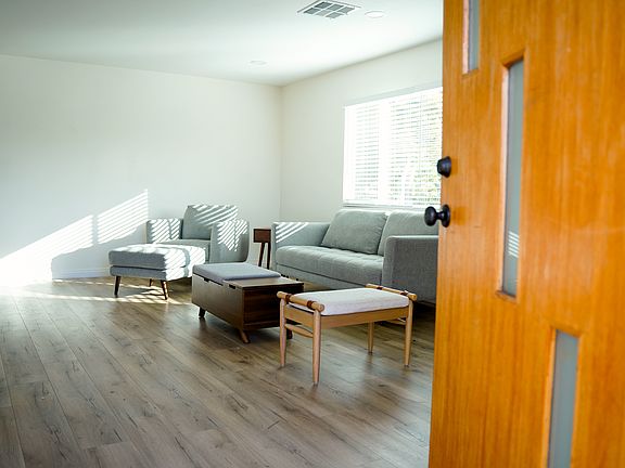 5th image of 1385 N Marengo Ave #201
