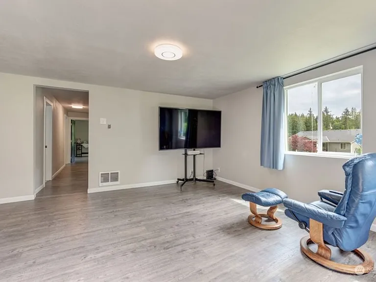 2748 El Camano St — Photo 4