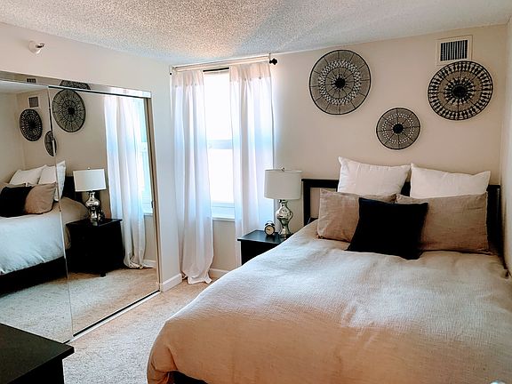 5th image of 3660 N Lake Shore Dr APT 504