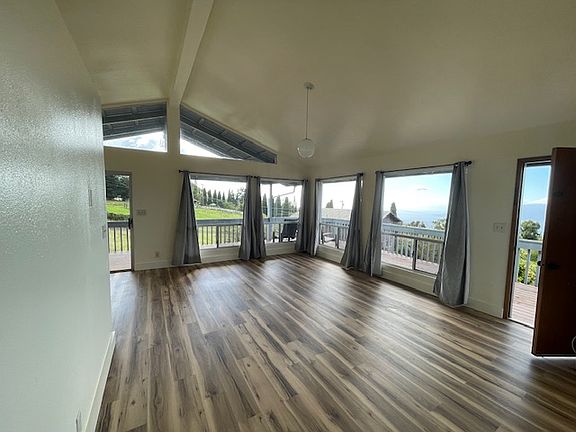 Upstairs Livingroom area