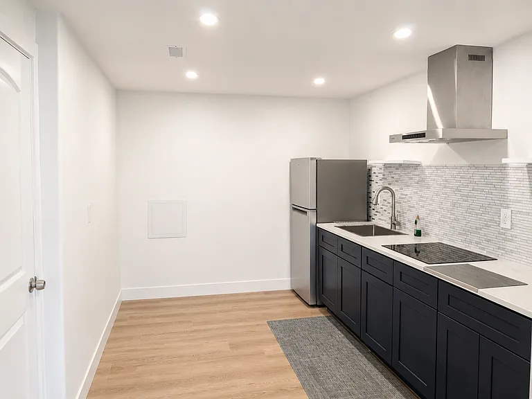 749 N Devonshire Dr — Photo 27