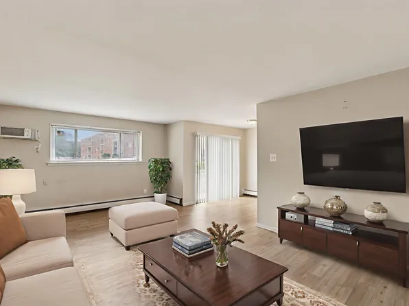 Benton Court Apartments by 3Q