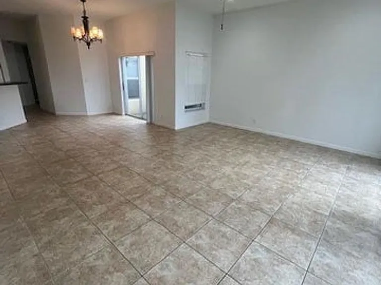 130 Newberry Ln — Photo 4
