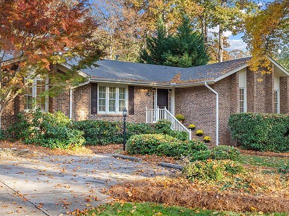 3rd image of 3006 Greenbrook Dr