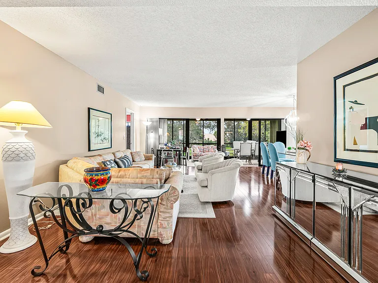 5687 Fairway Park Dr — Photo 5