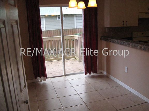 KITCHEN EATING AREA