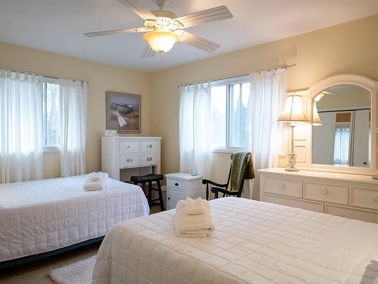 2537 Lakefront Dr — Photo 13
