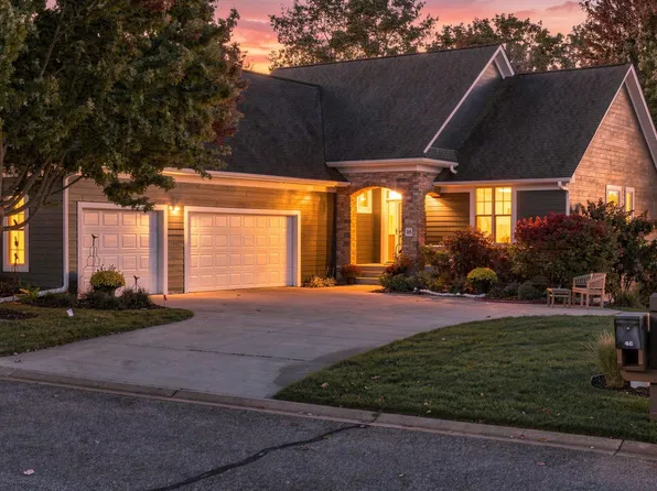 46 Osprey Ct, North Oaks, MN 55127