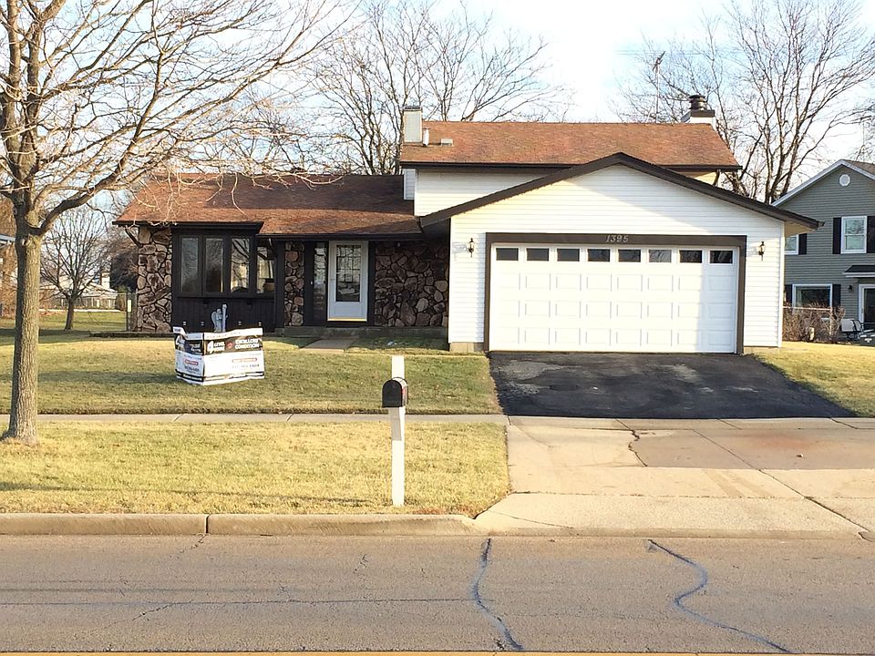 Street View across from Lake