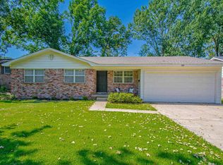 60 Warwick Rd, Little Rock, AR 72205