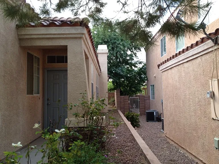 265 Paloma Vista St — Photo 3