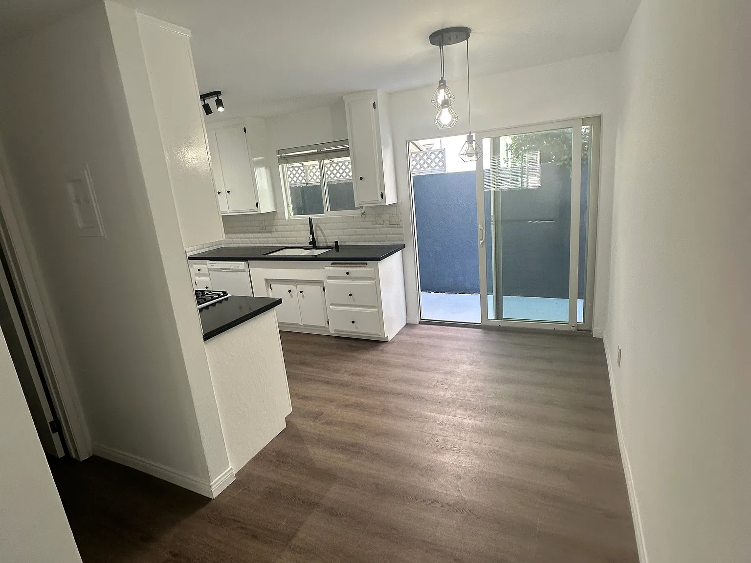 2 bed, 1.5 bath, 800 sqft, $2,800 — Photo 2