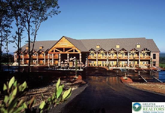 3rd image of 370 Inverness Ln