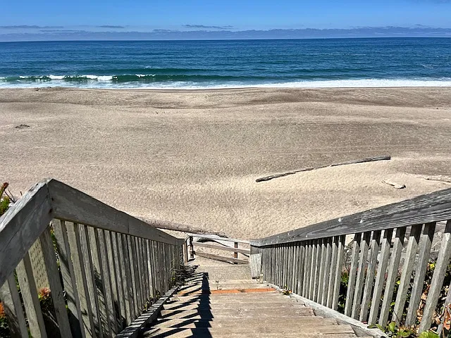 Stairs to Beach_08032026