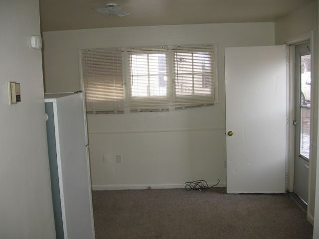 2nd image of 914 1/2 Custer Ave