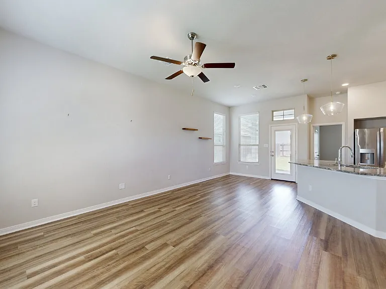 2030 Kathryn Dr — Photo 2