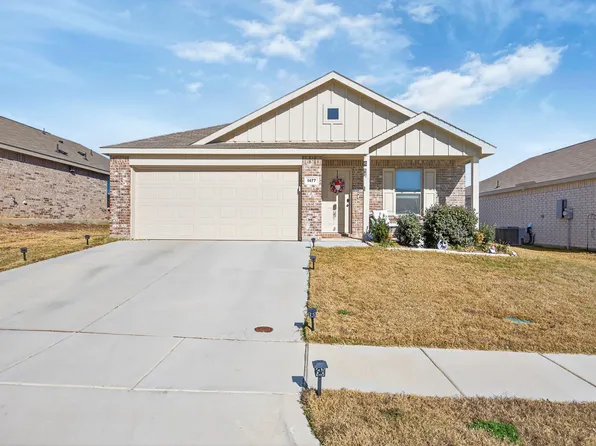 1477 Yachtclub Dr, Azle, TX 76020