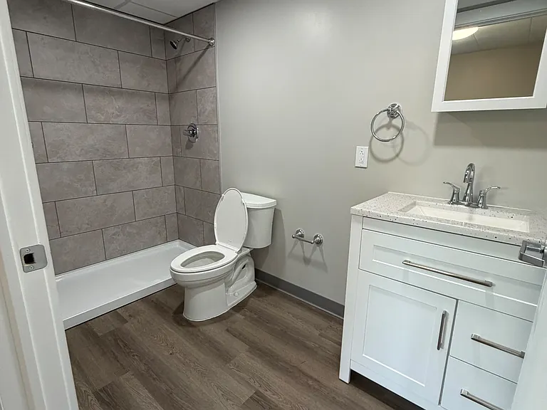 400 Riverside Dr #CHATLOSC1111 — Photo 2