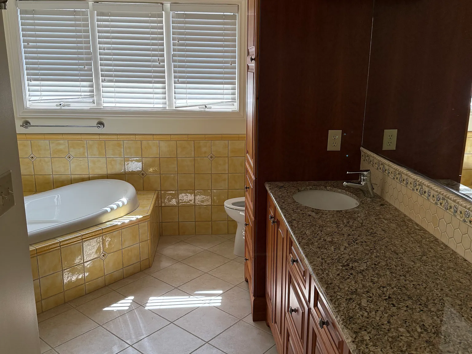 4 bed, 3880 sqft, $4,500 — Photo 3
