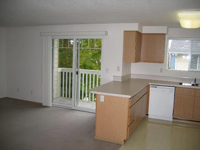 Golf Club Apartments — Photo 22