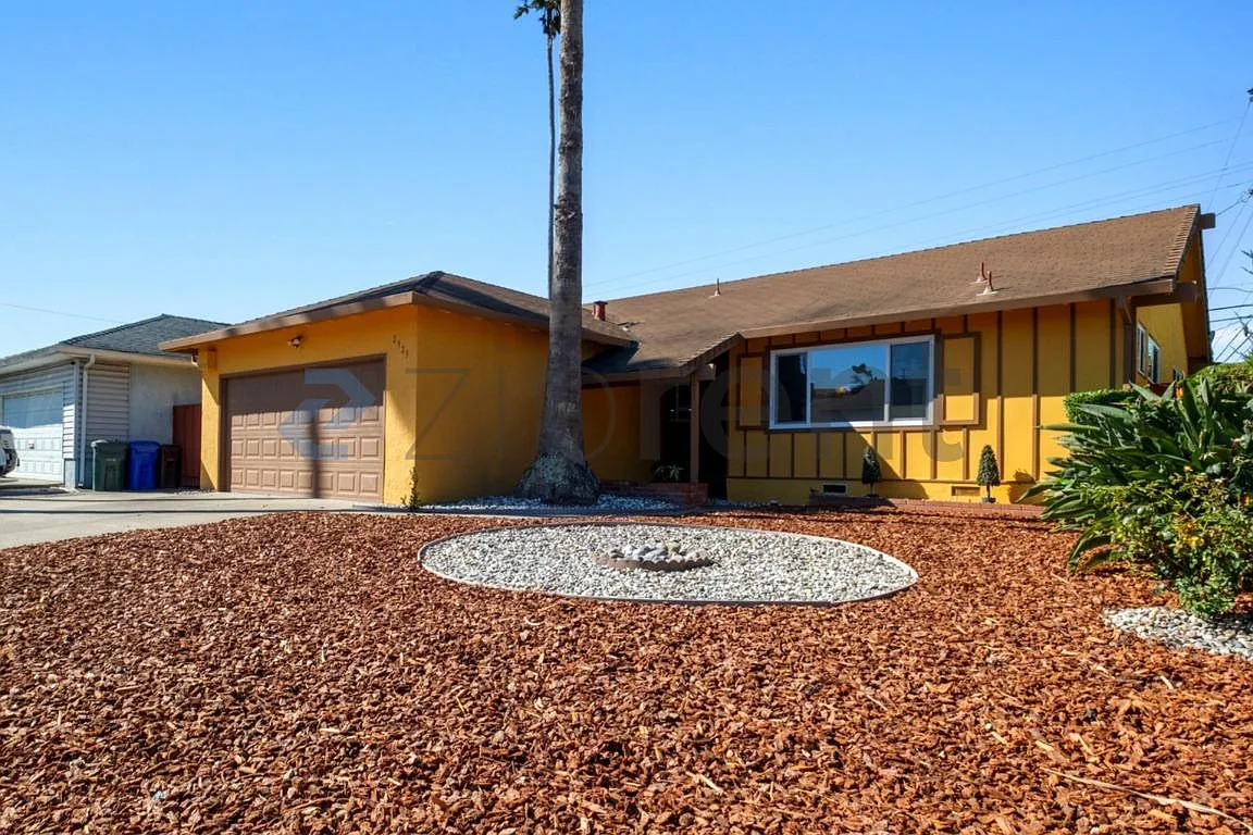 4 bed, 2309 sqft, $3,780 — Photo 3