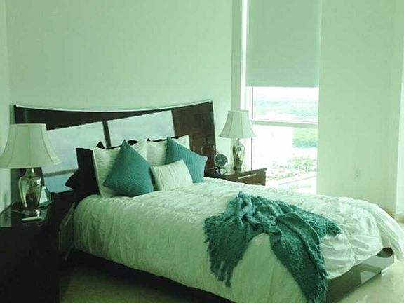 5th image of 16047 Collins Ave #3103