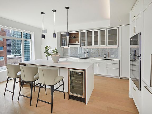 4th image of 115 E 55th St Penthouse 1