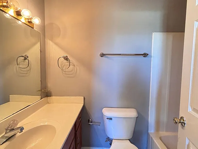 River Valley Apartments — Photo 25