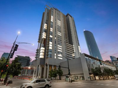 737 W Washington Blvd APT 2702, Chicago, IL, 60661