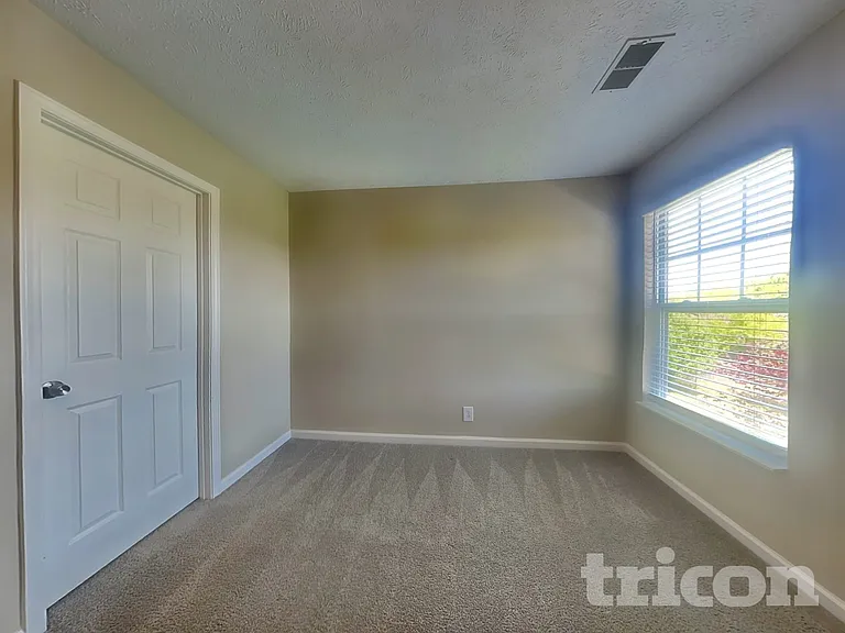 4480 Frost St — Photo 10