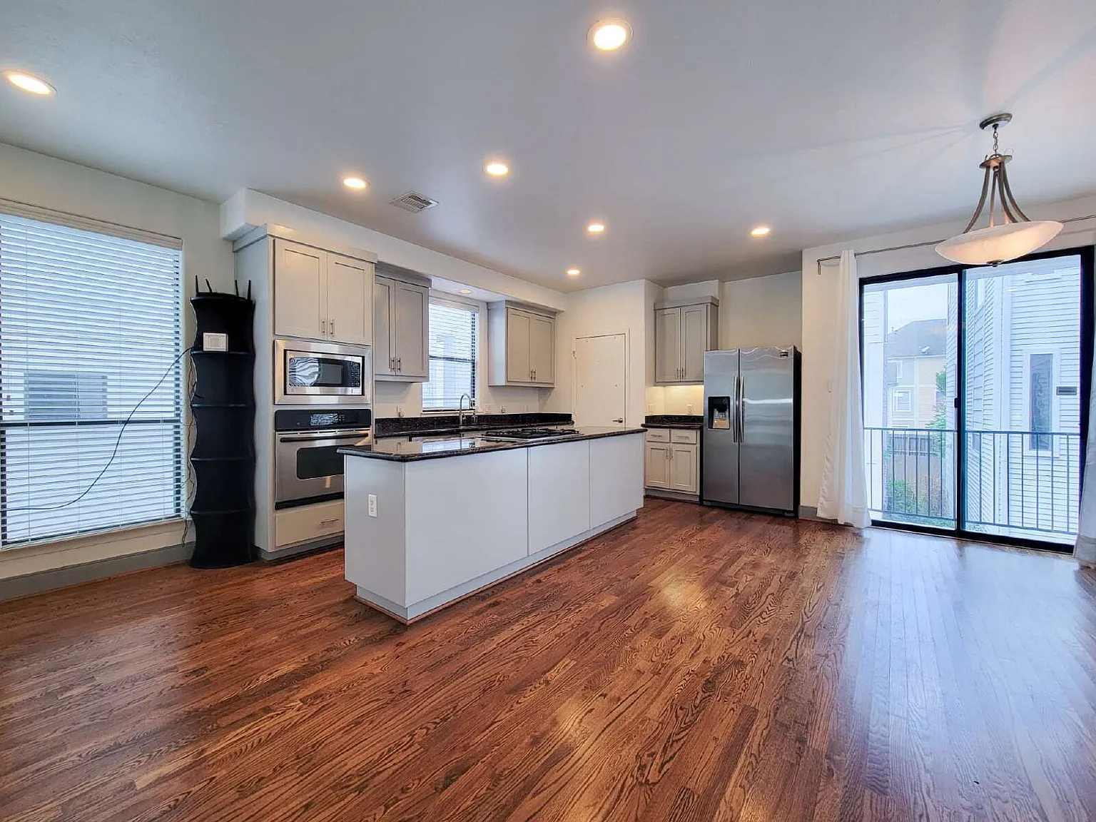 3 bed, 3.5 bath, 1777 sqft, $2,450 — Photo 4