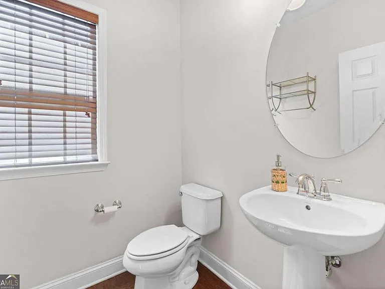 1034 E Paces Cir NE — Photo 10