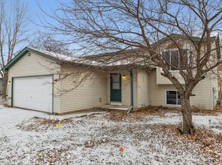 581 Joes Lake Rd SE, Cambridge, MN 55008