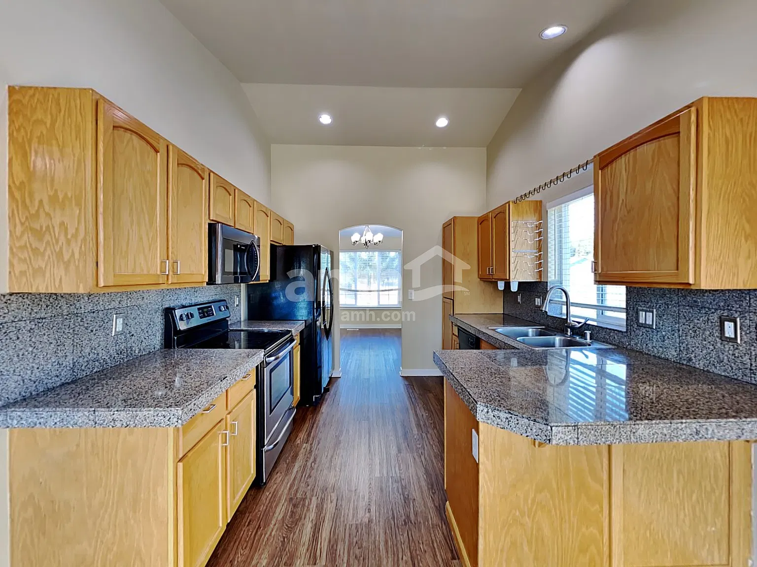 5 bed, 3.0 bath, 2357 sqft, $3,365 — Photo 3