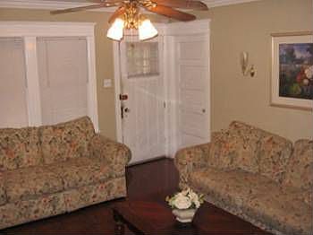 Cherry Hardwood floors, Integrated speaker system