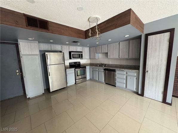 5457 Escondido St