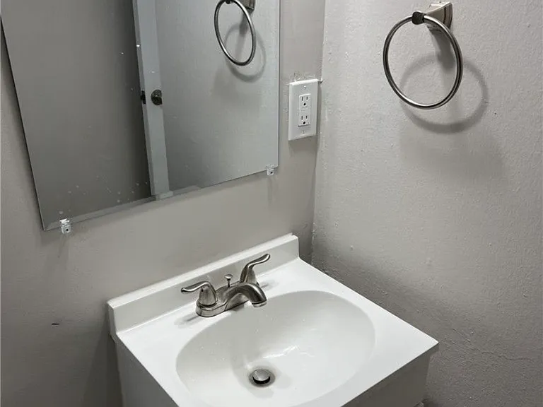 1445 Thelbert Dr — Photo 15