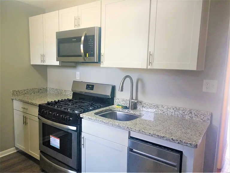 2323 Sidney St — Photo 2