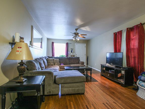 4th image of 2631 E Newton Ct