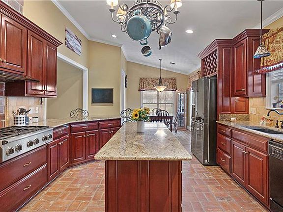 2nd image of 41218 Rue Maison