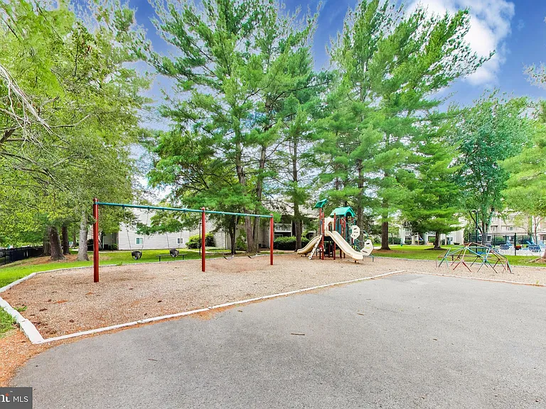 13117 Wonderland Way #4 — Photo 36