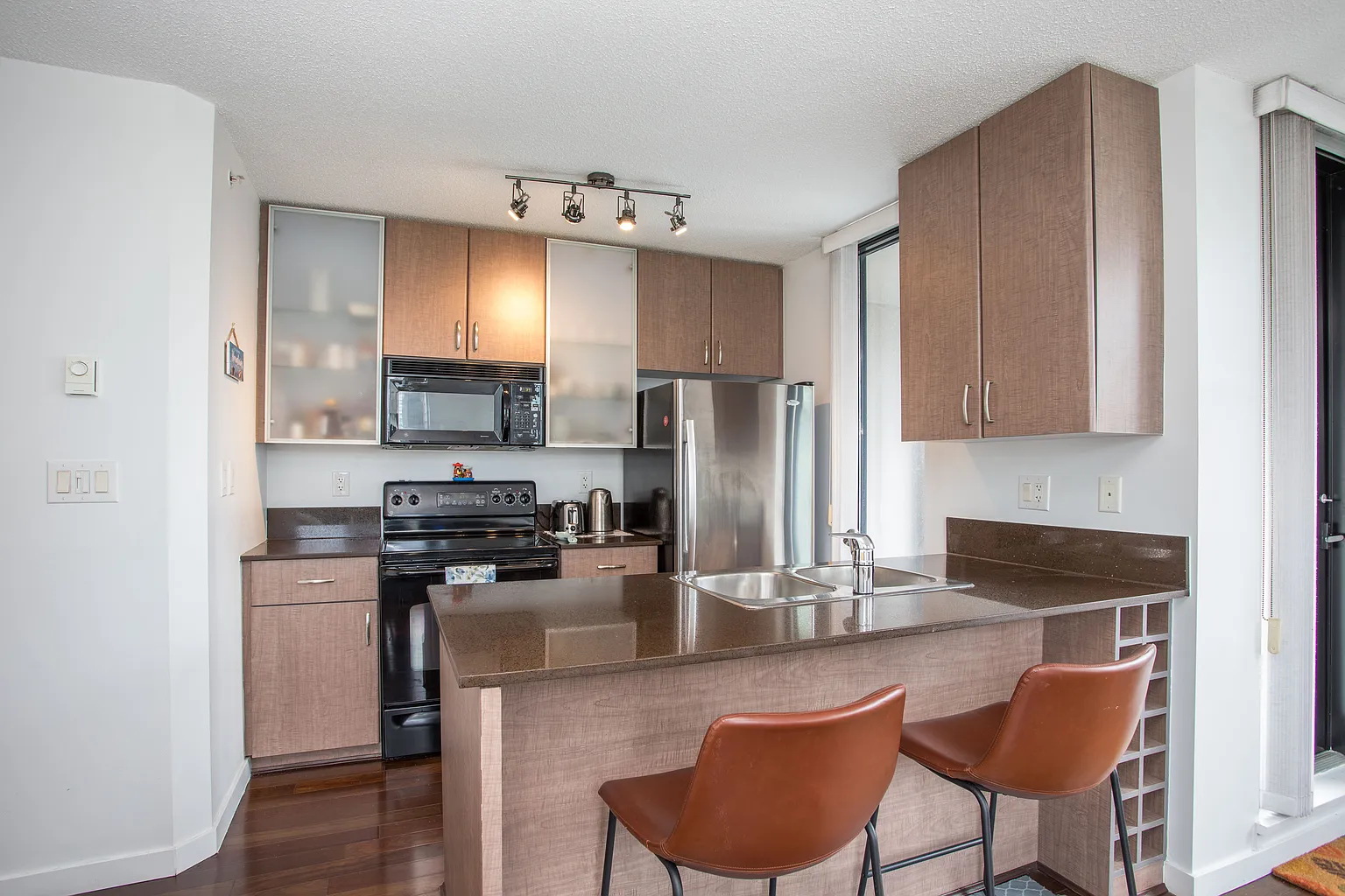 909 Mainland St #1207 photo 1