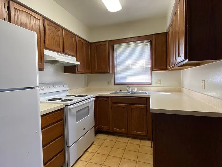 122 S Silverwood Ln — Photo 4