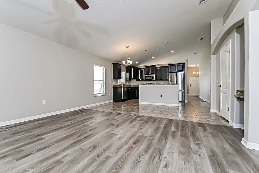 3 bed, 2.0 bath, 2062 sqft, $4,400 — Photo 4