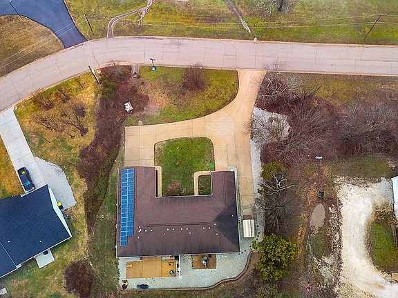 4th image of 1510 Villa Dr