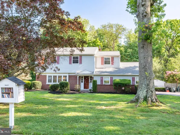 110 Austin Dr, Holland, PA 18966