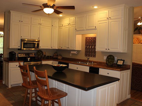 Kitchen-Large Island