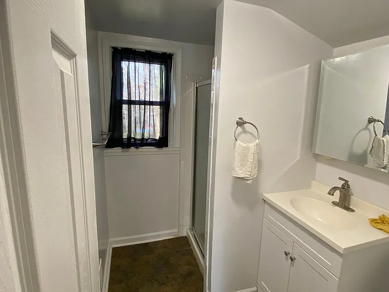 6915 Wilson Ln — Photo 3