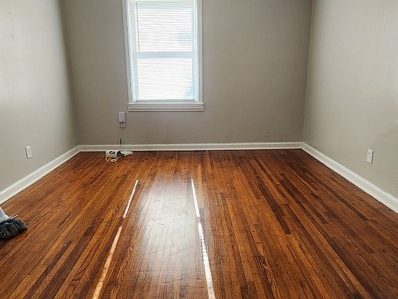 5th image of 829 S Pershing St